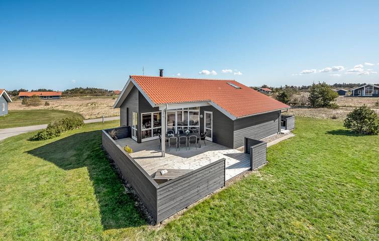 Ferieudlejning for 6 personer, med jacuzzi og terrasse i Fjand
