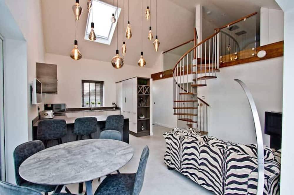 Contemporary eco home with a twist! in Middlesbrough, North East England