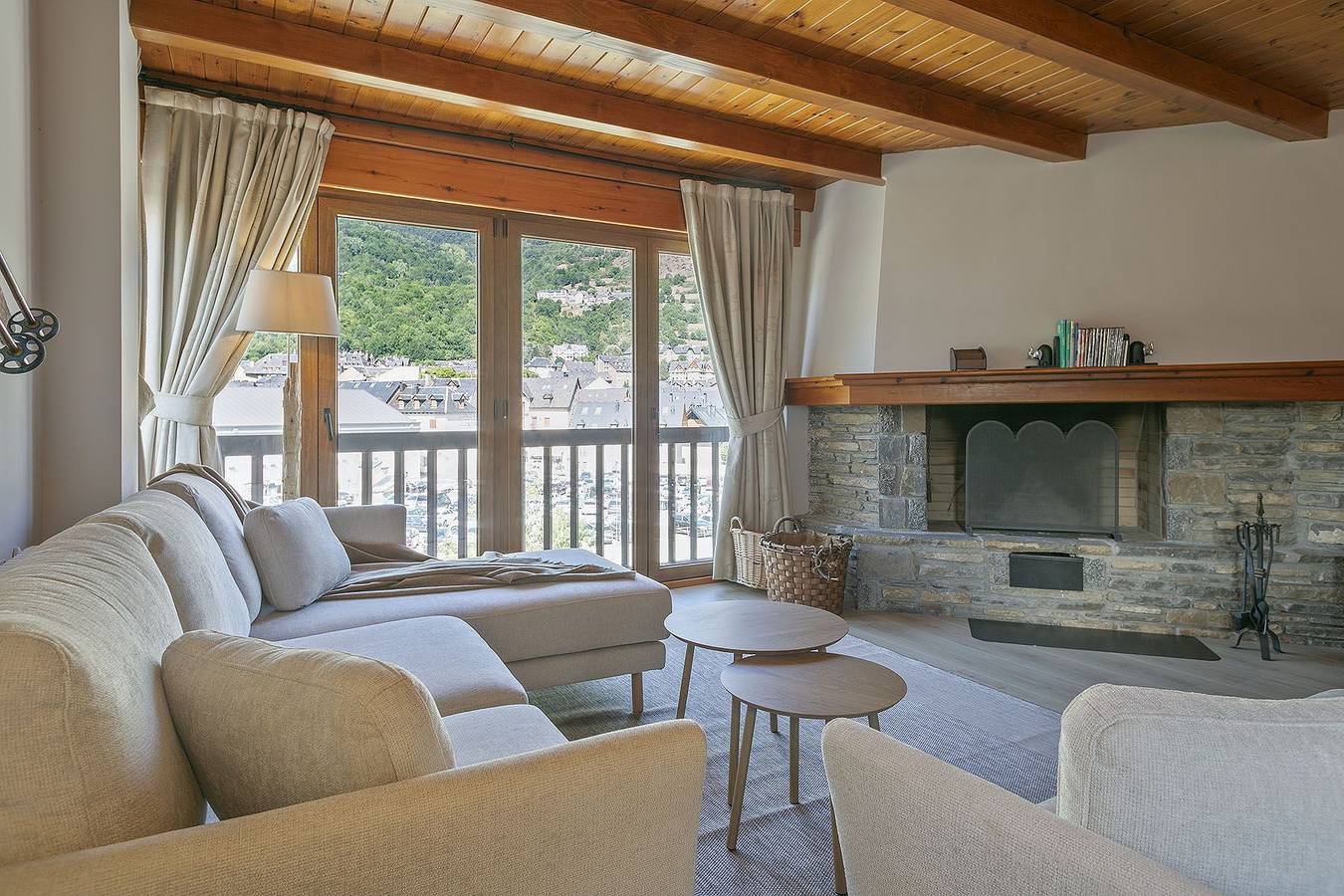 Appartement entier, Appartement de vacances pour 7 personnes avec balcon in Vielha, Vielha e Mijaran