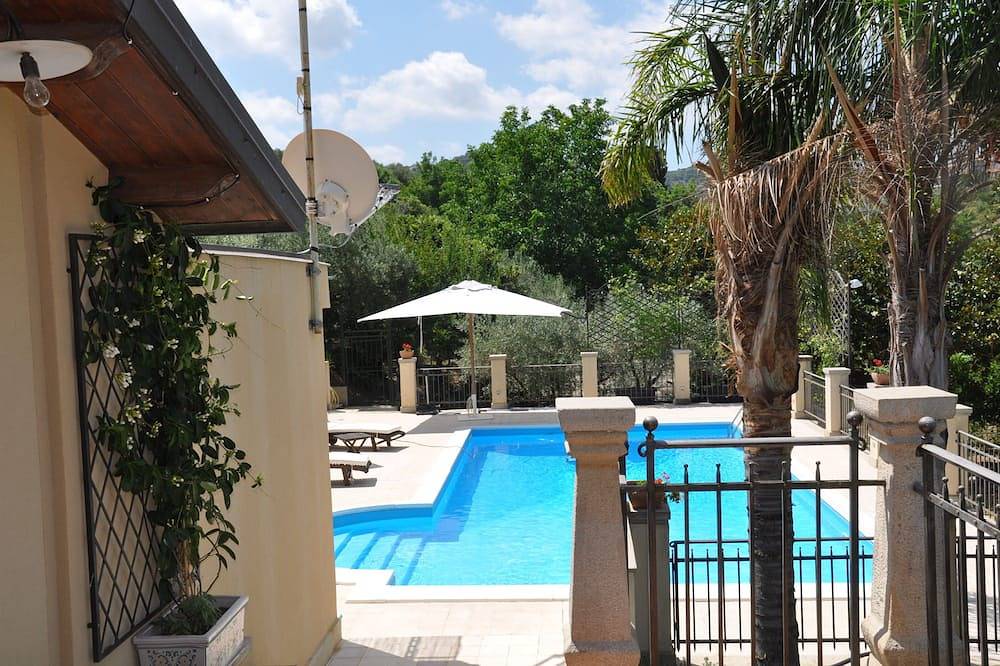Hangvilla mit Pool in Pace del Mela, Messina Provinz
