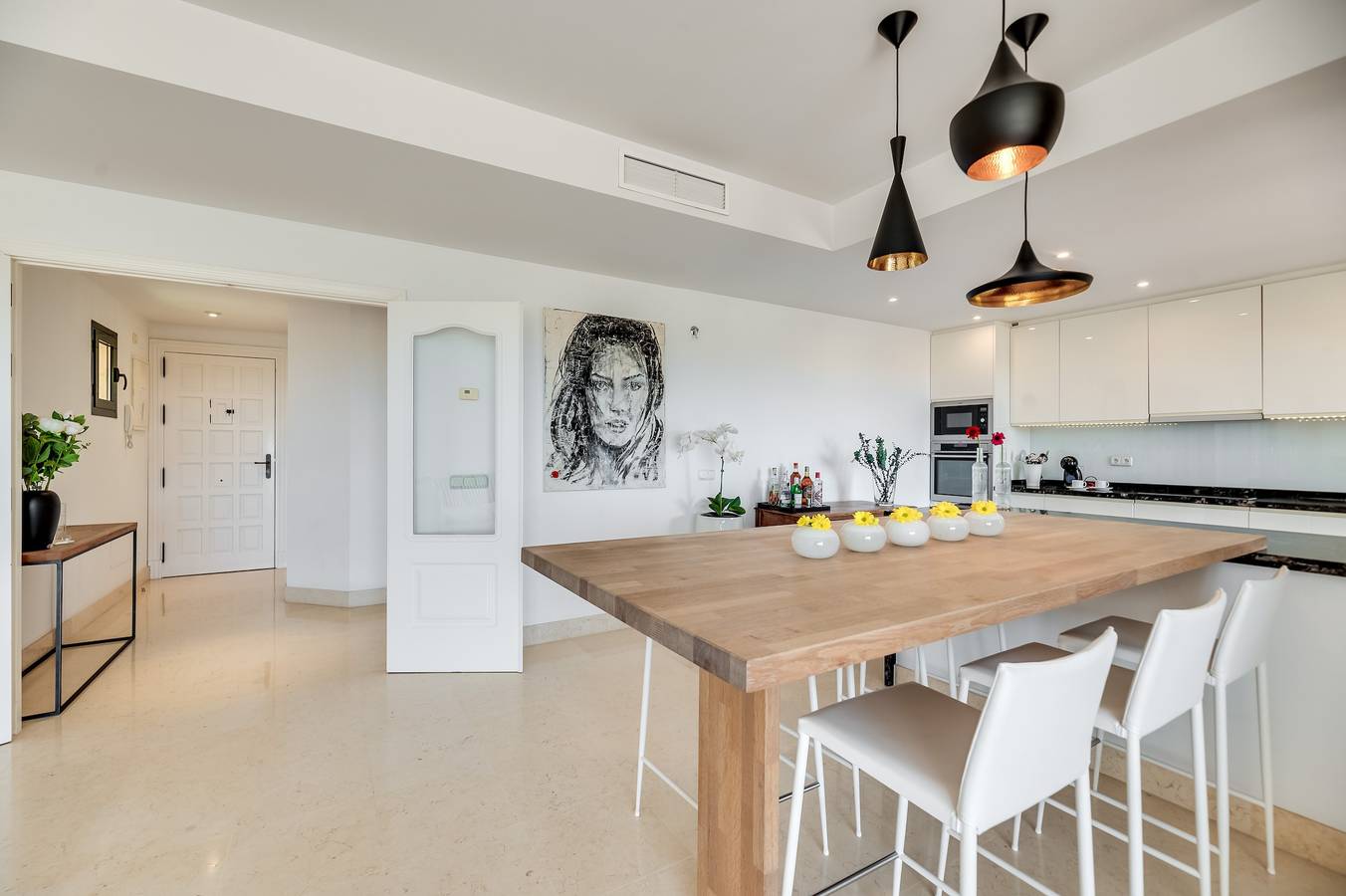 Entire apartment, Apartment 'Spacious 2-Bed Capanes Del Golf' with Mountain View and Air Conditioning in Capanes del Golf, Benahavís