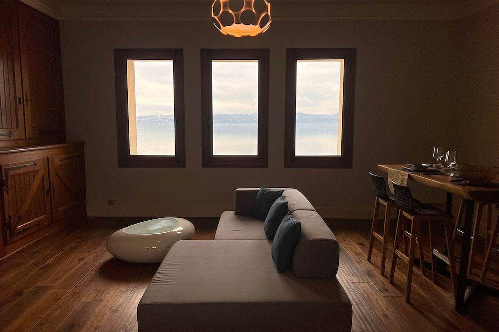 Geheel appartement, Cabana & Nuit de Château au bord du Lac Léman in Lugrin, Thonon-les-Bains en omgeving