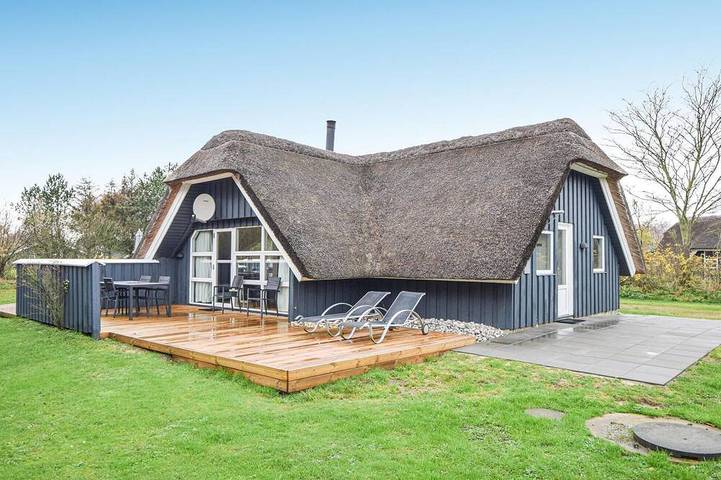 Ferienhaus für 6 Personen, mit Sauna und Garten in Tirpitz Museum (Oksby)