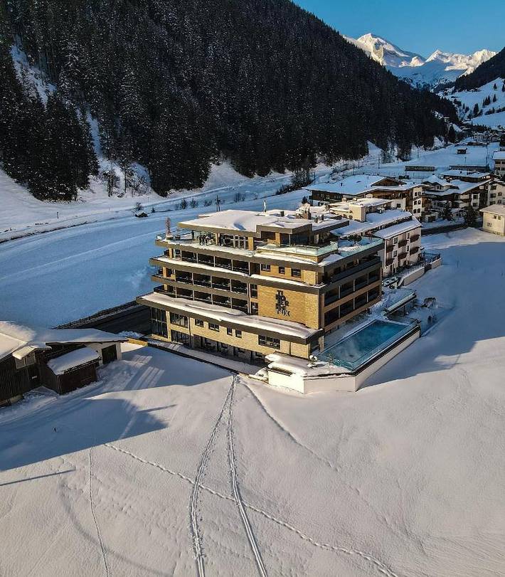 Hotel für 2 Personen, mit Pool und Garten sowie Ausblick und Sauna, mit Haustier in Hintertux