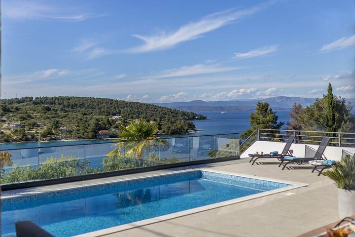 Dom wakacyjny dla 8 osób, z Balkon/ taras i Widok na ocean oraz Ogród i Basen w Šolta