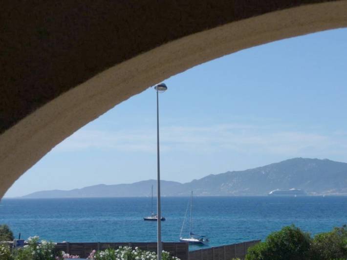 Gîte pour 6 personnes, avec vue et terrasse dans Plage d'Agosta - 4