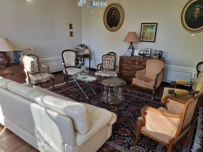Location de vacances pour 6 personnes, avec vue ainsi que terrasse et piscine, animaux acceptés à Les Églises-d'Argenteuil