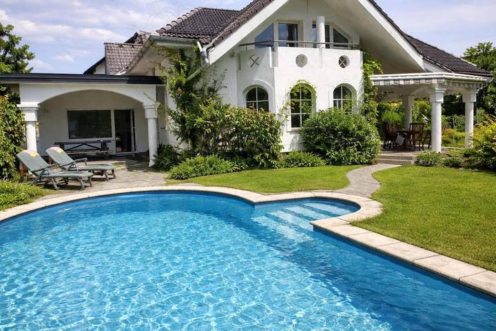 Ferienwohnung für 5 Personen, mit Terrasse und Pool sowie Garten - 1