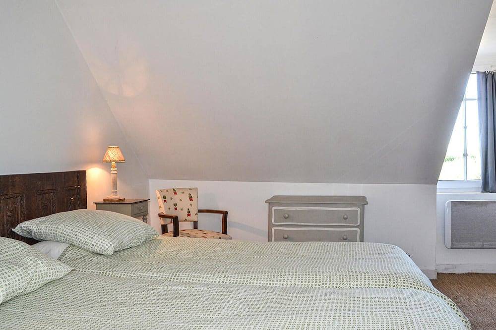 Beautiful home in Domfront en Champagne in Domfront-en-Champagne, Sarthe