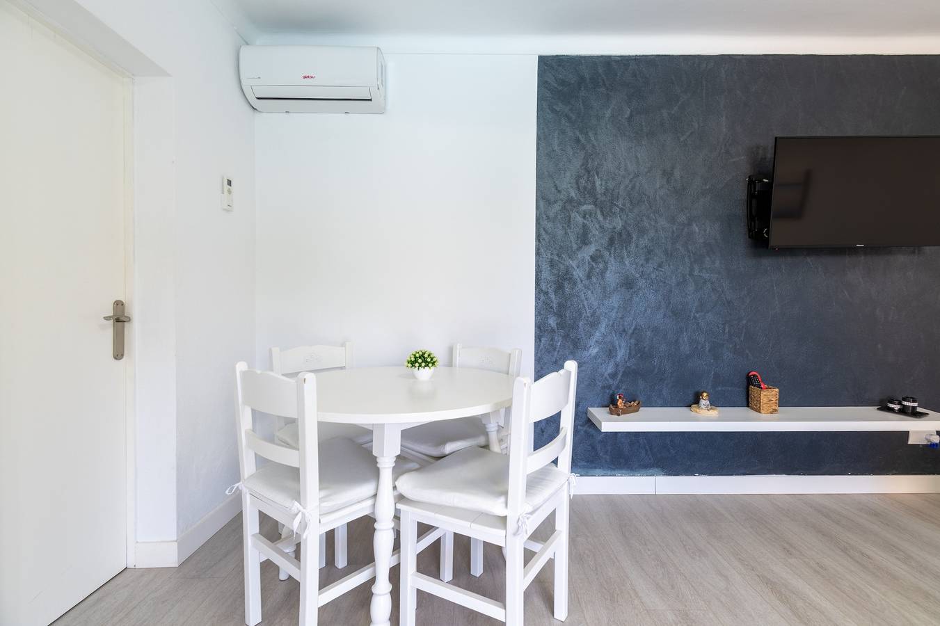 Ganze Wohnung, Apartment „A De 1 Dormitorio“ mit Gemeinschaftspool, Wlan und Klimaanlage in Cala Serena, Felanitx
