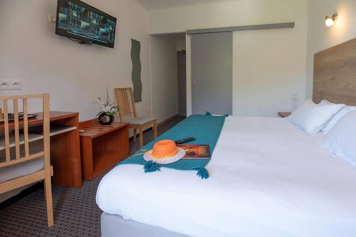 Hôtel pour 4 personnes, avec terrasse dans Port De Porto Ota - 4