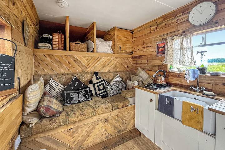 Glamping for 2 people, with garden in South Downs