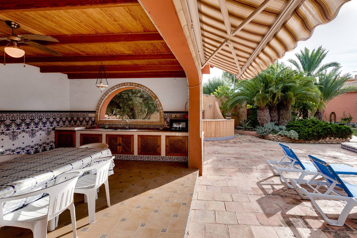 Entire apartment, Charming Villa in Torrevieja with Private Pool in El Chaparral, Torrevieja