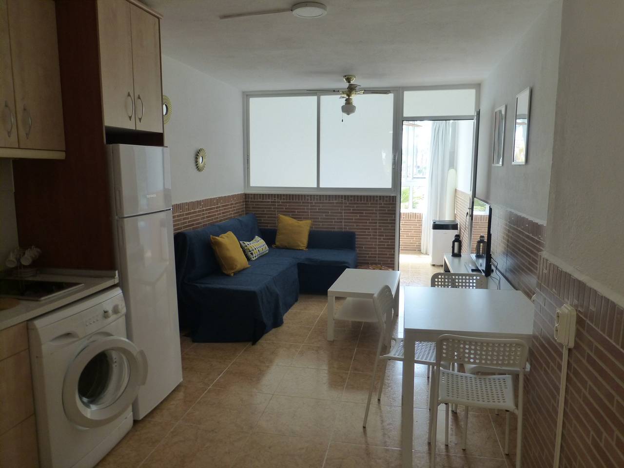 Appartamento intero, Grazioso monolocale a 150 metri dalla spiaggia in Urbanización Roquetas de Mar, Roquetas de Mar