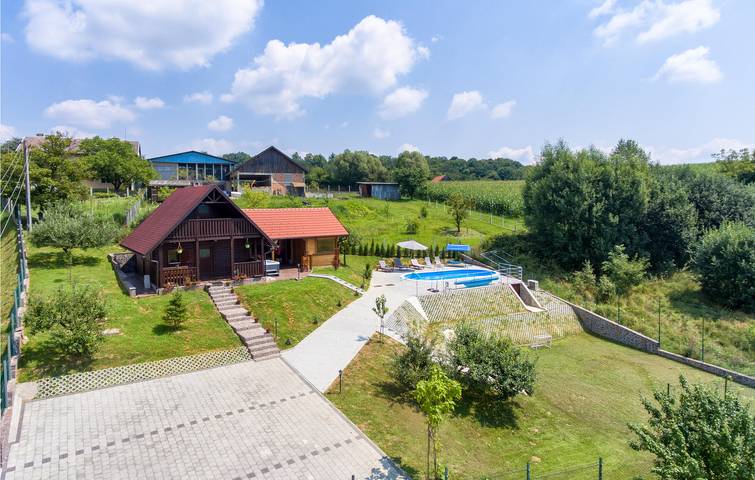 Ferienhaus für 8 Personen, mit Terrasse und Ausblick sowie Sauna und Pool - 1