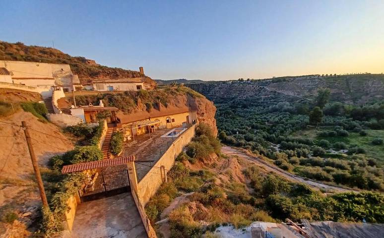 Chalet para 14 personas, con Balcón y Terraza además de Piscina y Vistas en Comarca de Baza