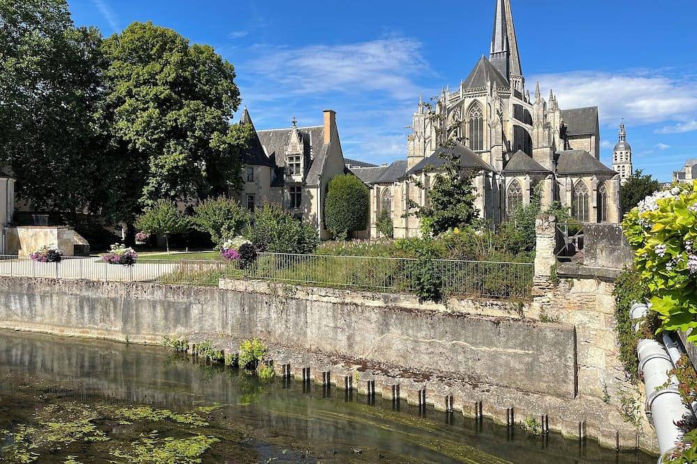 Appartement entier, Appartement l'Abbatiale en plein centre historique in Vendôme, Vallée de la Loire