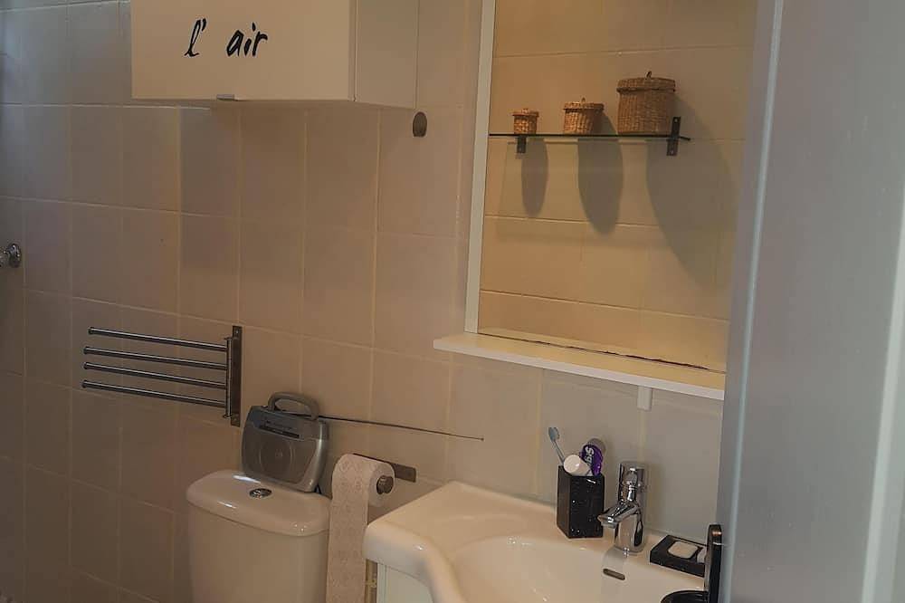 Appartement entier, Studio 23 m2 avec jardin privatif tout équipé in Saint-Michel-sur-Orge, Essonne