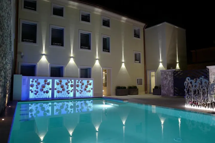 Hôtel pour 2 personnes, avec jardin ainsi que piscine et jacuzzi - 1