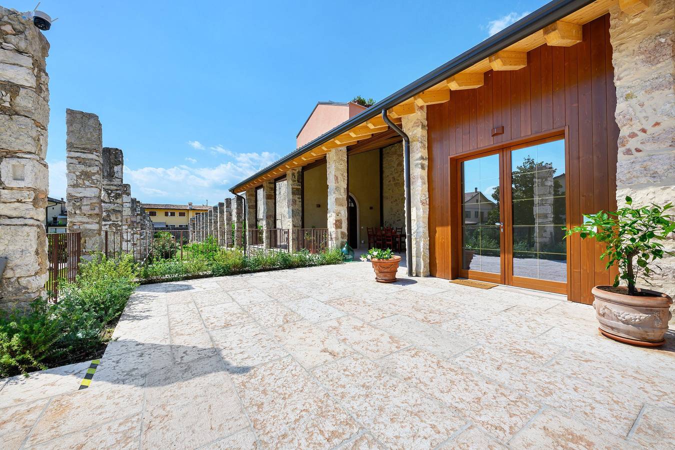 Ganze Wohnung, Ferienwohnung 'Al Casel - Limonaia' mit Seeblick, Wlan und Klimaanlage in Torri del Benaco, Gardasee-Berge