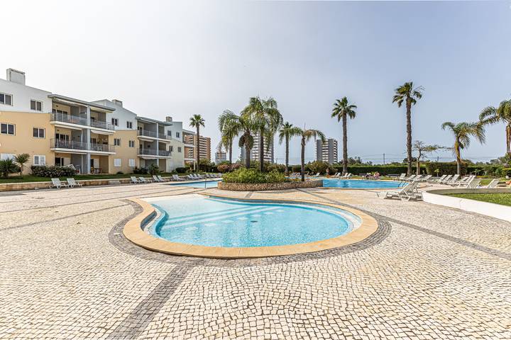 Apartment for 4 people, with balcony and garden as well as children pool in Alvor