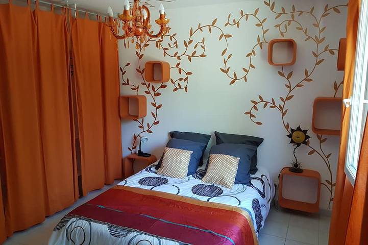 Location de vacances pour 11 personnes, avec terrasse ainsi que jacuzzi et jardin, animaux acceptés à Quinson - 2