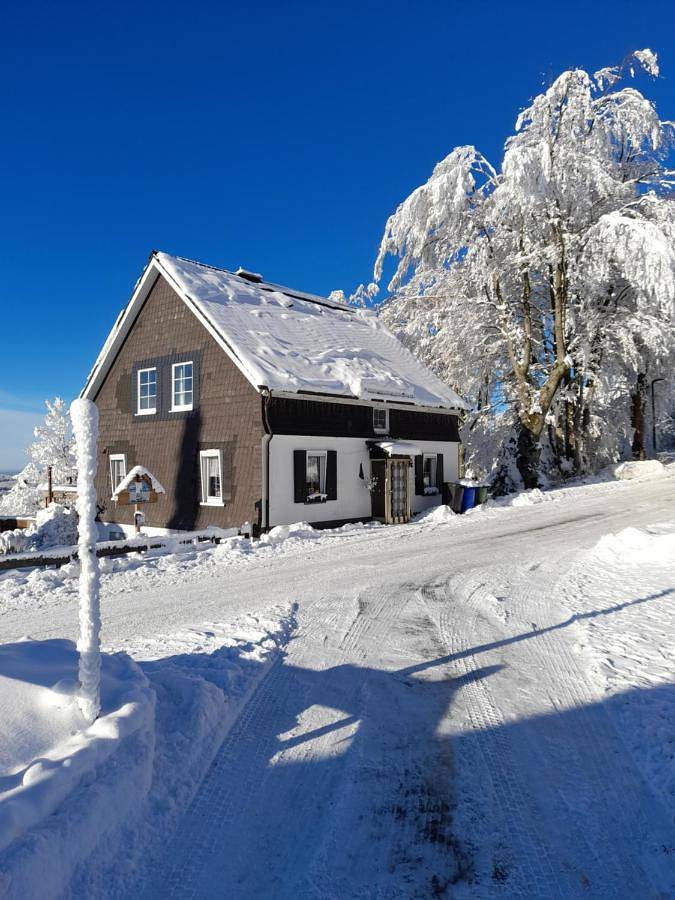 Vakantiehuis voor 6 personen, with sauna and tuin as well as uitzicht in Altastenberg