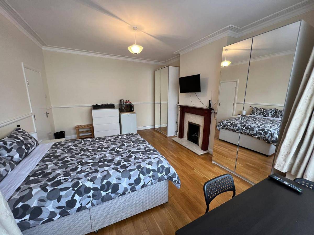 Gladstone Lodge in Brent, Londres
