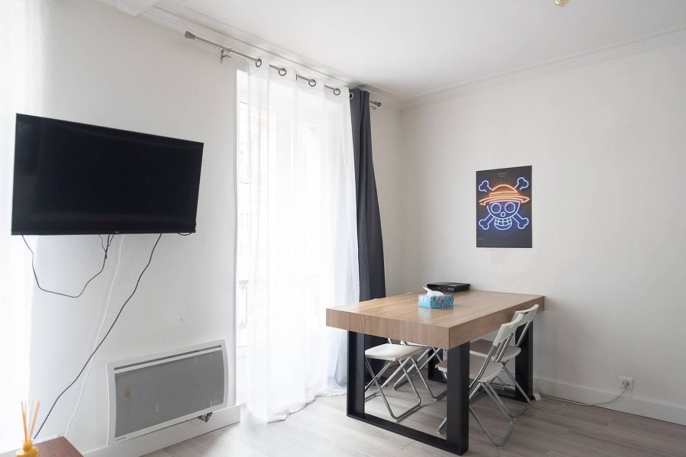 Entire studio, Charming studio near Parc Clichy in Paris, Ile de France