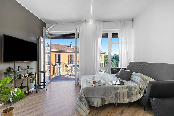 Appartement entier, Specchio Di Cielo: Apartment with Terrace and Ac Arona Center in Arona (Lago Maggiore), Commune de Arona