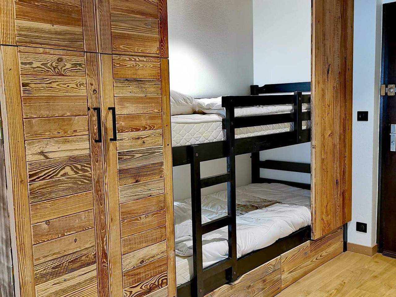 Entire studio, Renovated studio with kitchenette, balcony, and wifi in Les Gets, Les Portes du Soleil