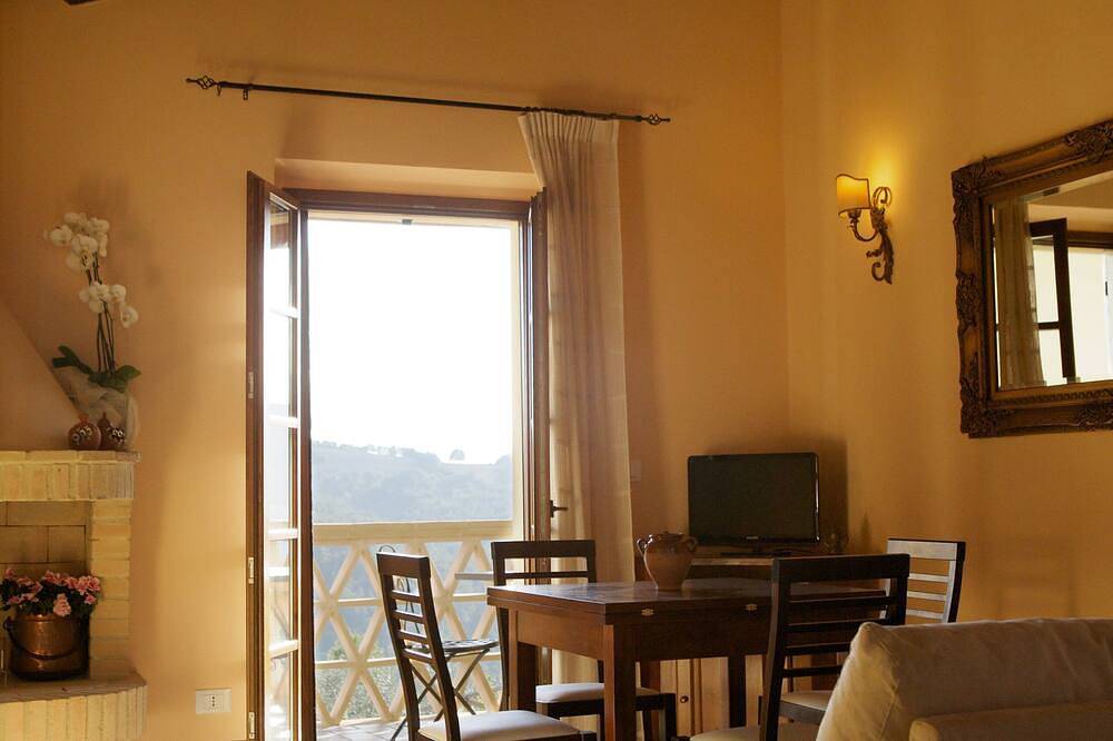 Villamari Nature&Rest Farm: Huge Location and Pool. in Gualdo Cattaneo, Provincia de Perugia