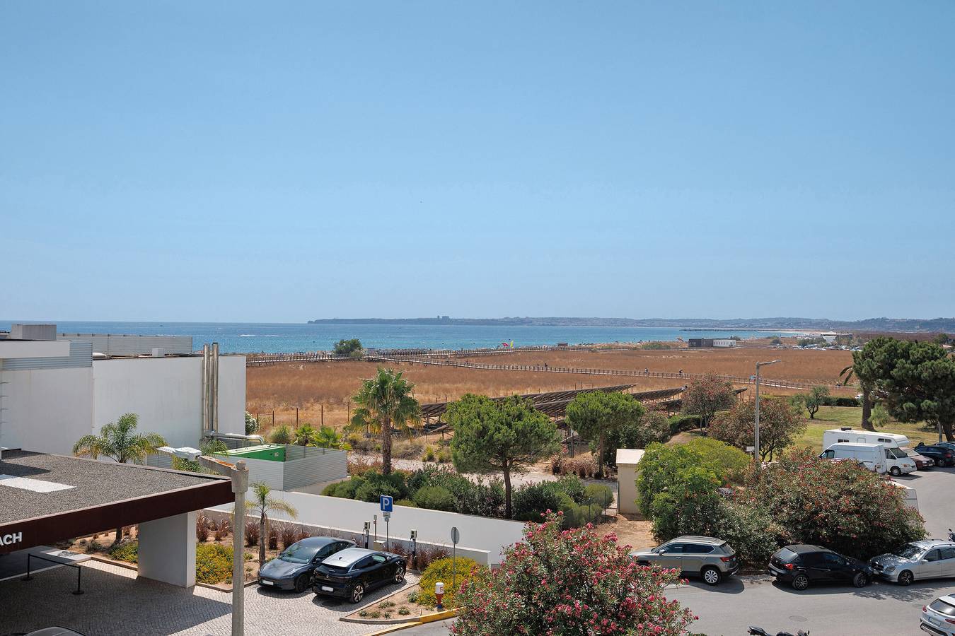 Entire apartment, Apartment 'Pôr Do Sol' with Sea View, Wi-Fi and Air Conditioning in Alvor, Faro District