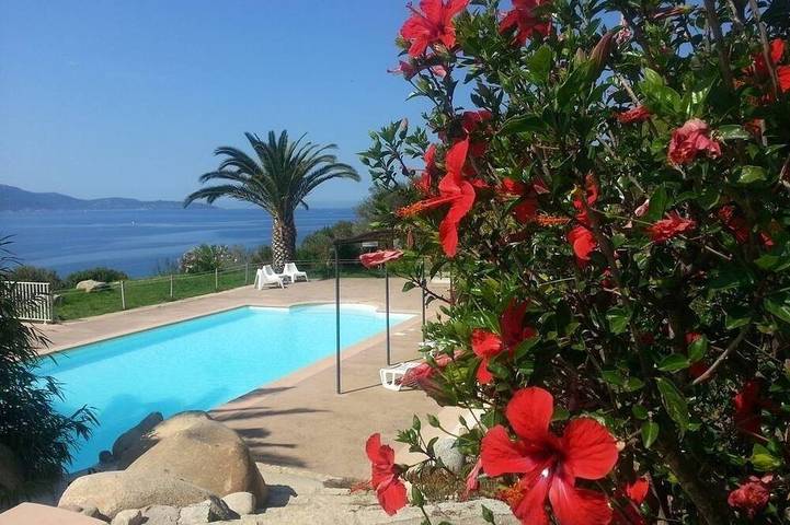 Ferienhaus für 4 Personen, mit Balkon und Pool - 1