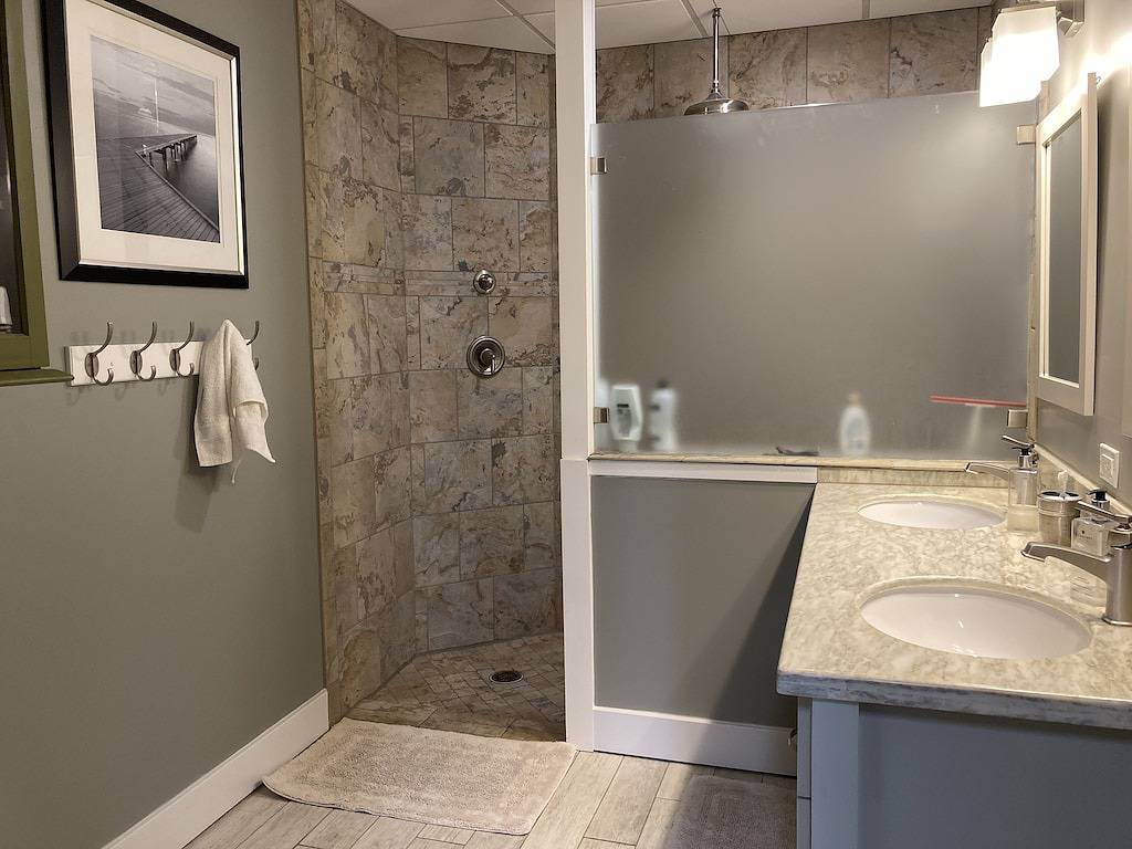 Silbernes Seeufer-Haus in Wyoming County