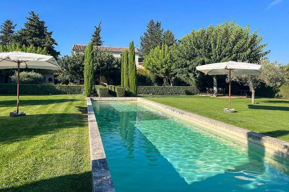 Maison Centurion - Five Bedroom Villa, Sleeps 10 in Maillane, Arles region