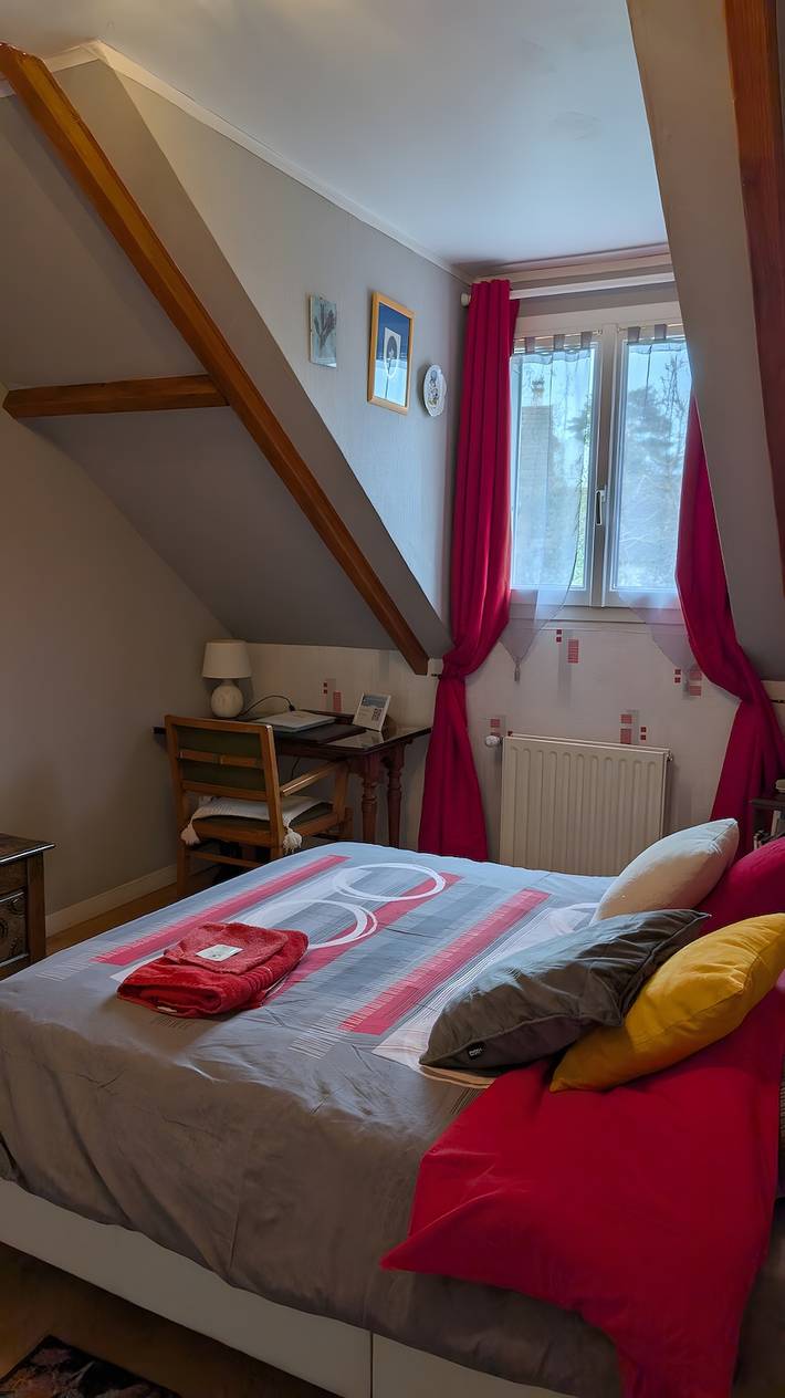 Chambre d’hôtes « Chambre T » avec terrasse et jardin partagés, Wi-Fi inclus in Saint-Rémy-lès-Chevreuse, Parc naturel régional de la Haute Vallée de Chevreuse