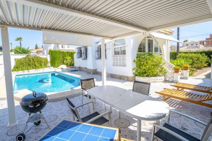 Ferienhaus für 4 Personen, mit Garten und Pool