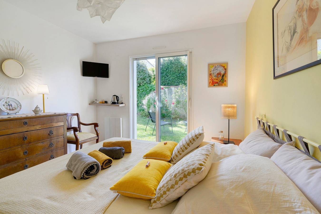 Chambre cosy avec terrasse et piscine – Petit-déjeuner offert in Saint-Palais-sur-Mer, Côte de Beauté