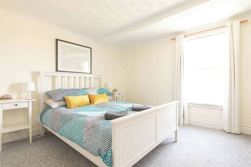 Entire apartment, Rooftops is a centrally located two-bedroom apartment, with everything on your doorstep. in Whitstable, Kent