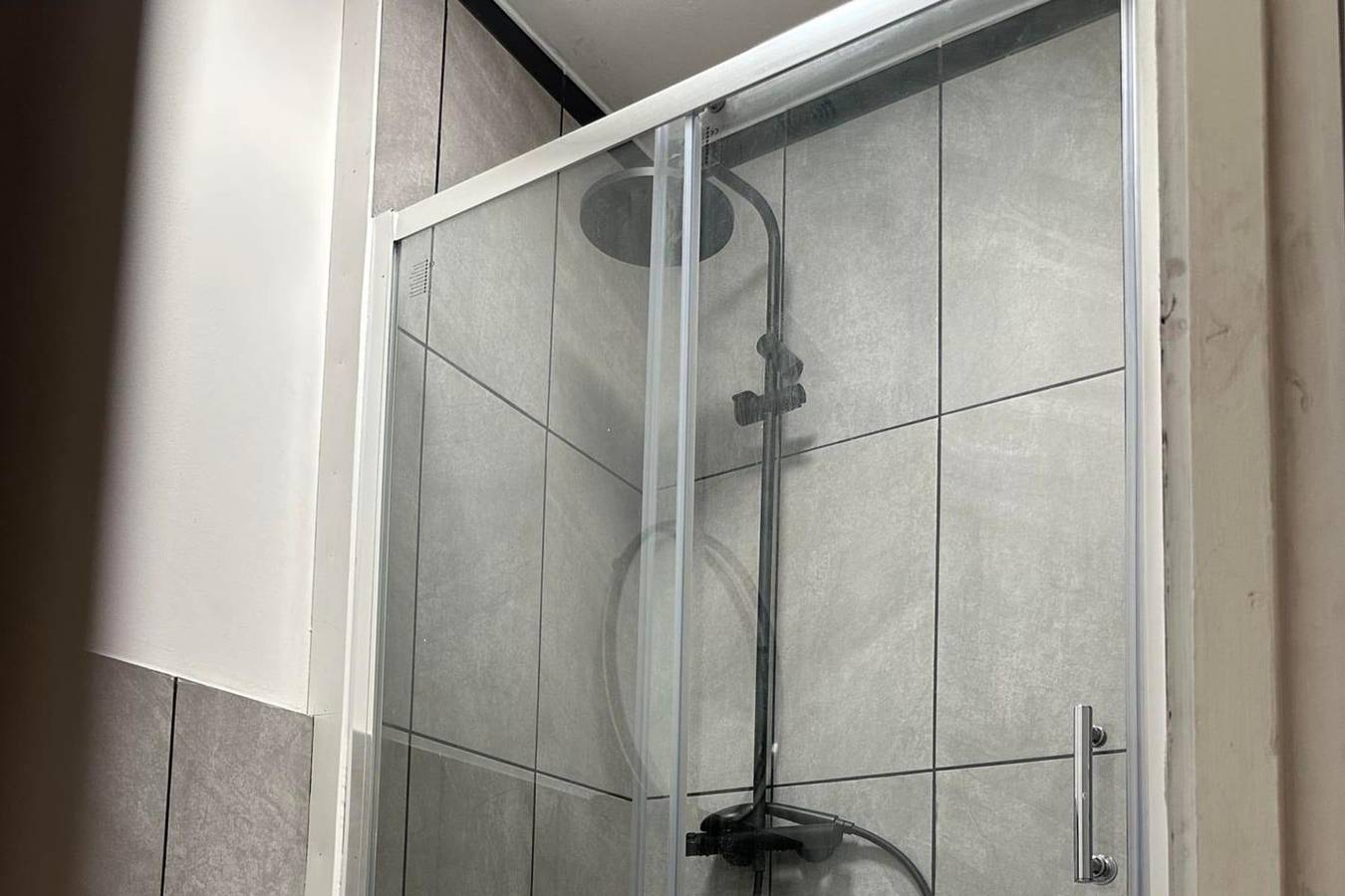 Entire studio, Studio - Sleeps 2 - Acton Park and Stn Close in Ealing, London