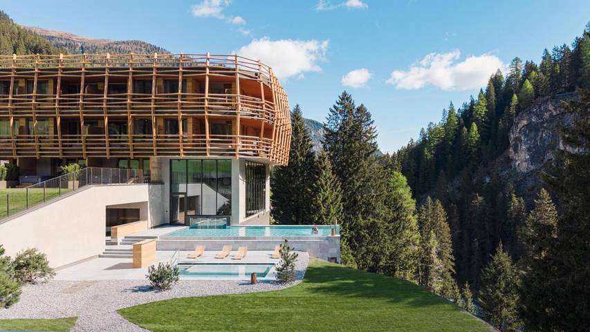 Hotel für 2 Personen, mit Terrasse und Whirlpool sowie Garten und Pool im Vinschgau