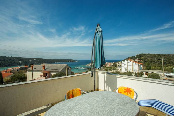 Gîte pour 5 personnes, avec balcon/terrasse dans Rab - 2
