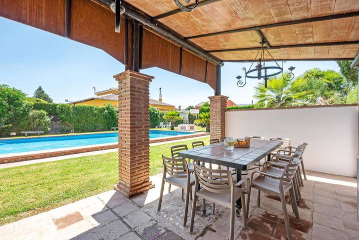 Chalet para 10 personas, con terraza además de jardín y piscina en Antequera - 2