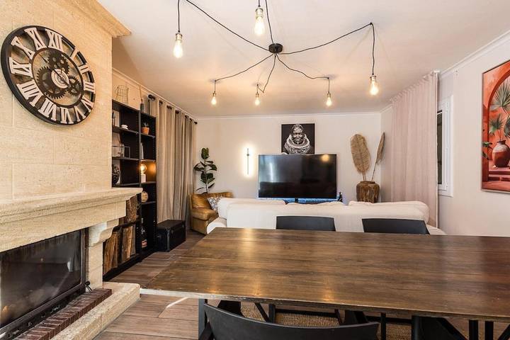 Maison de vacances pour 10 personnes, avec Balcon et Jacuzzi ainsi que Terrasse et Piscine