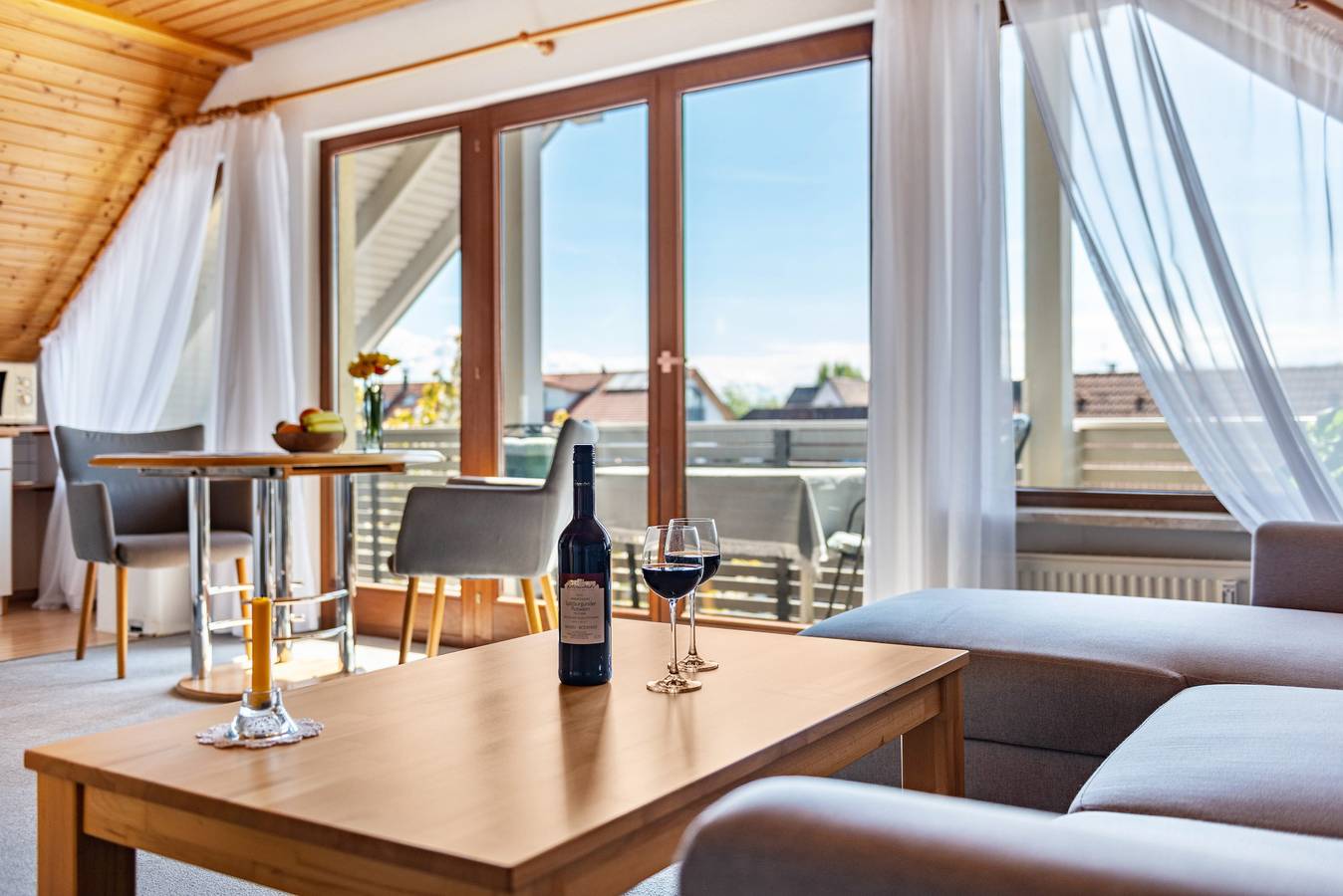 Ganze Wohnung, Ferienwohnung Nr1" mit Balkon und Wi-Fi in Immenstaad, Immenstaad am Bodensee