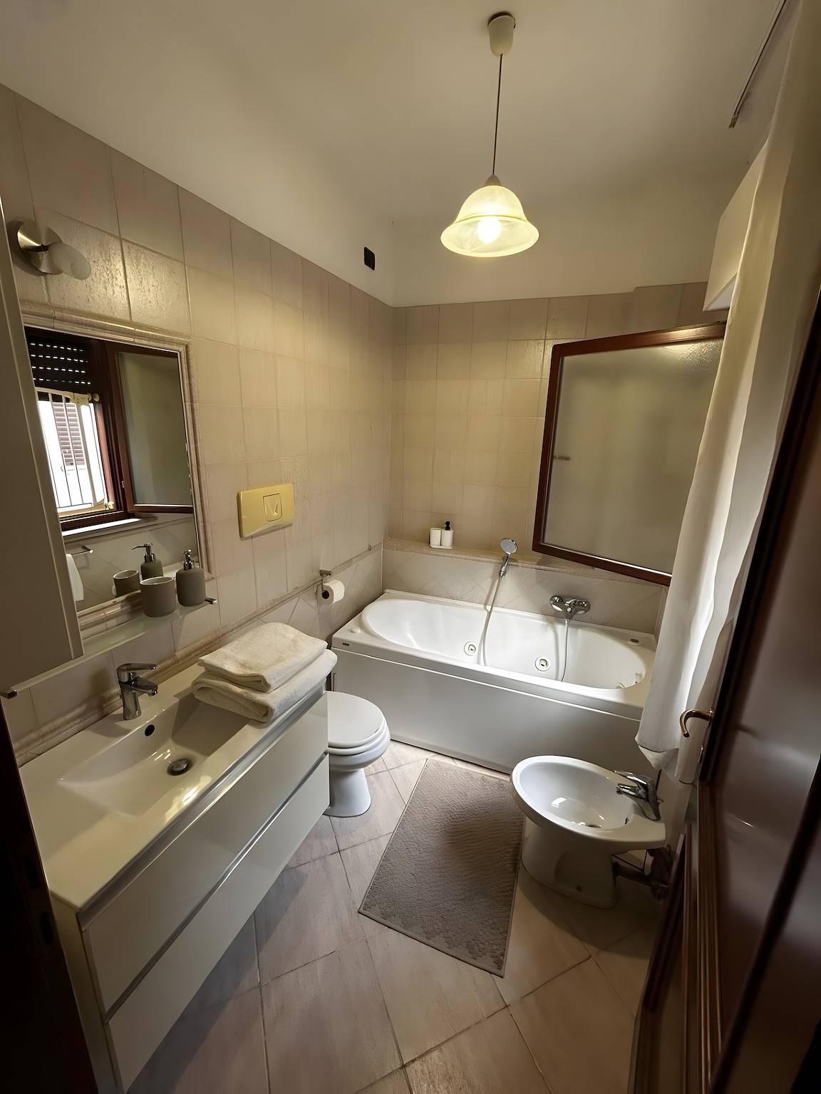 Entire apartment, Holiday apartment for 4 people with garden in Fiumicino, Rome Province