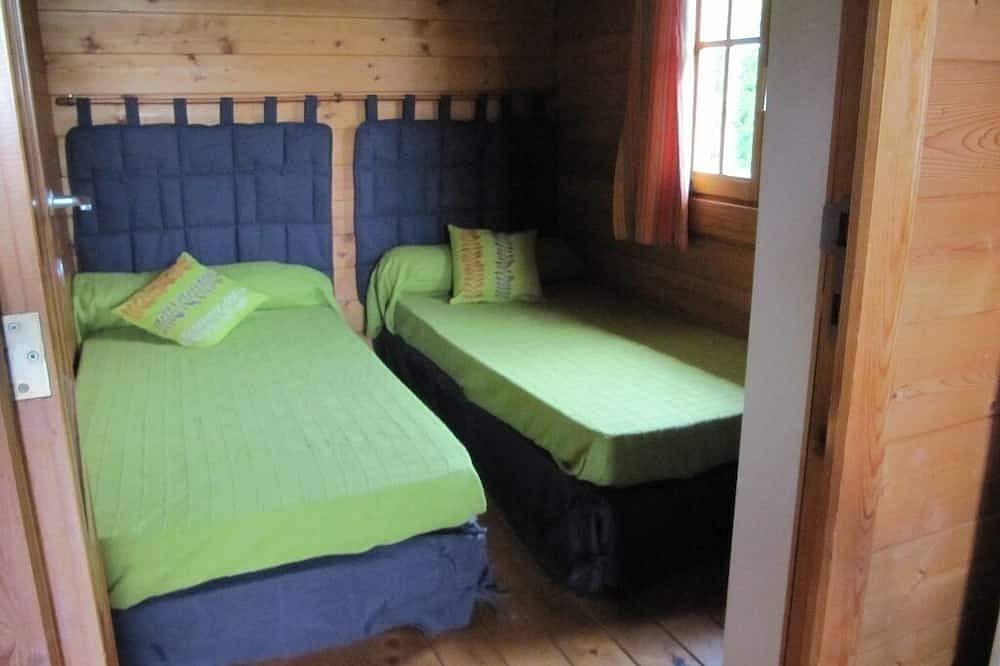 Vacation rentals in Périgord, Quiet air-conditioned chalet, heated swimming pool in Terrasson-Lavilledieu, Périgord Noir
