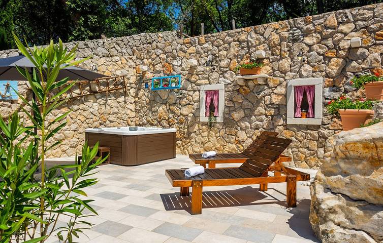 Villa für 5 Personen, mit Terrasse und Garten sowie Whirlpool in Kroatien - 3