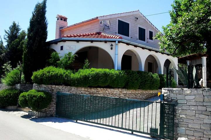 Charmante Villa Nika mit Pool auf der schönsten Insel der Adria in Supetar, Brac